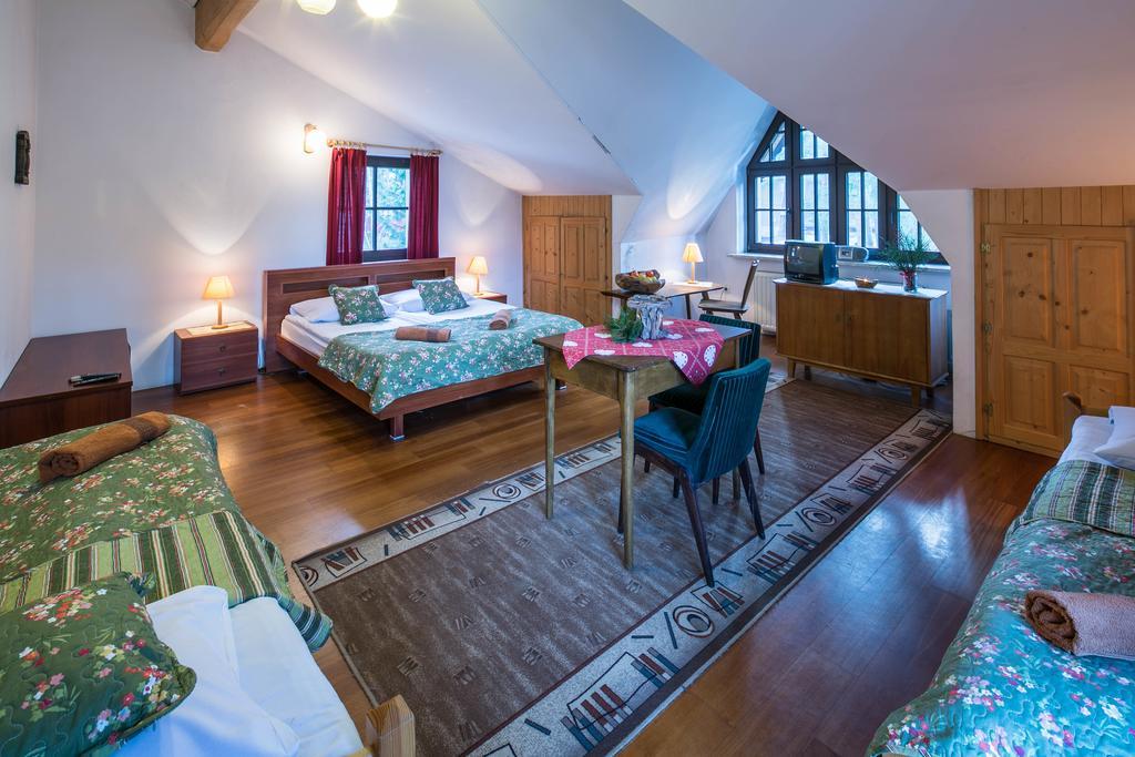 Studio with Mountain View,169161417:JPEG